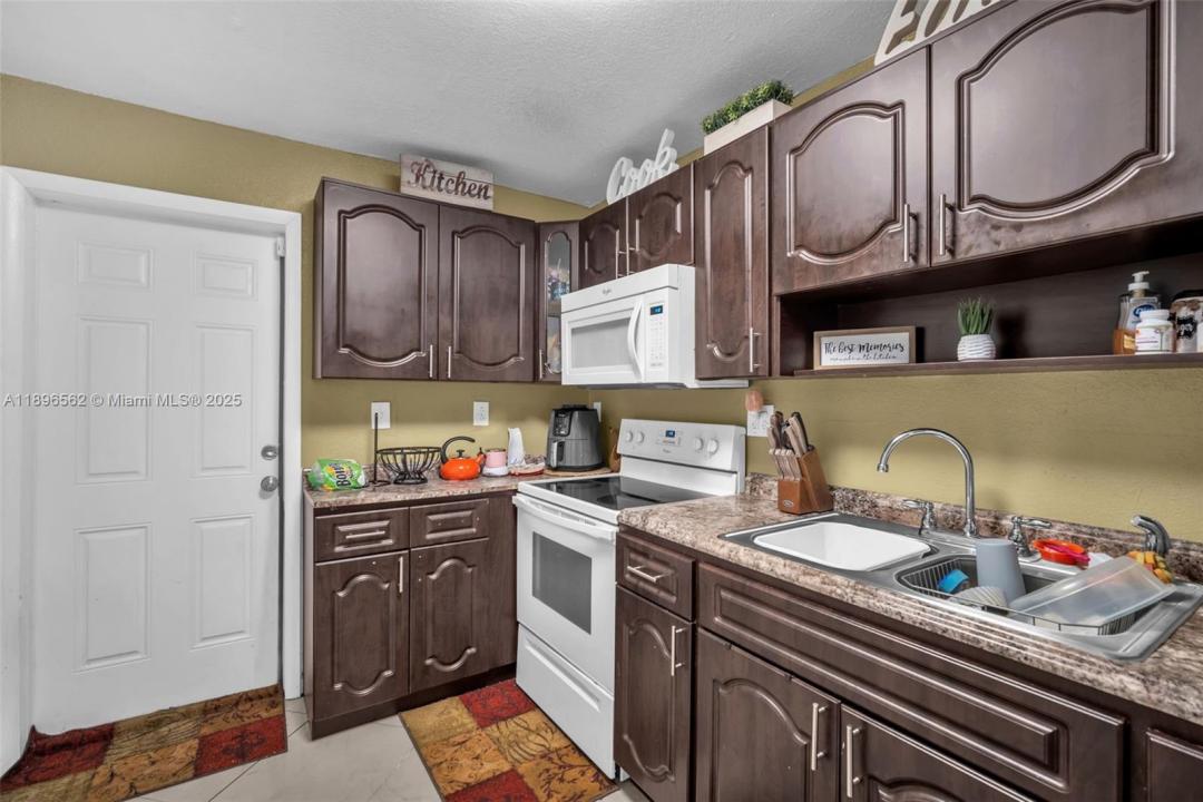 2175 NW 50th St, Miami, Florida 33142