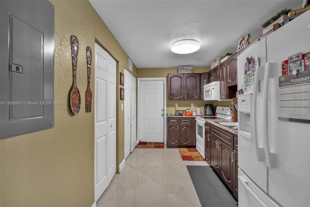 2175 NW 50th St, Miami, Florida 33142