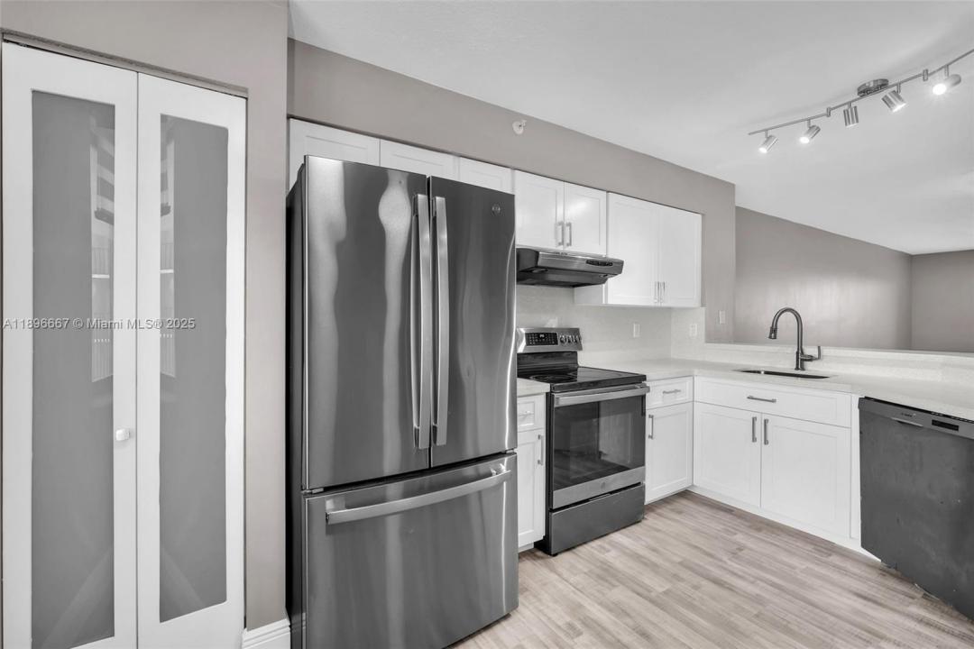 2112 S Cypress Bend Dr 802, Pompano Beach, Florida 33069