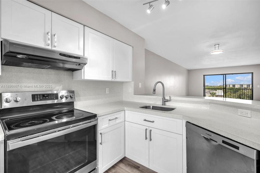 2112 S Cypress Bend Dr 802, Pompano Beach, Florida 33069