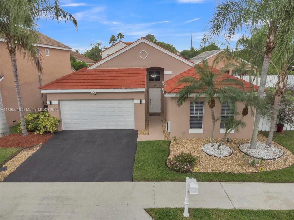362 Bridgeton Rd, Weston, Florida 33326