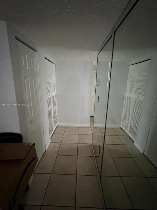 17890 W Dixie Hwy 421 Hwy 421, North Miami Beach, Flórida 33160, Estados Unidos
