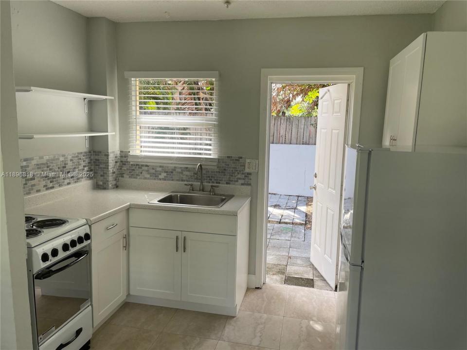 2805 NE 6th Ln 3, Wilton Manors, פלורידה 33334, ארצות הברית של אמריקה