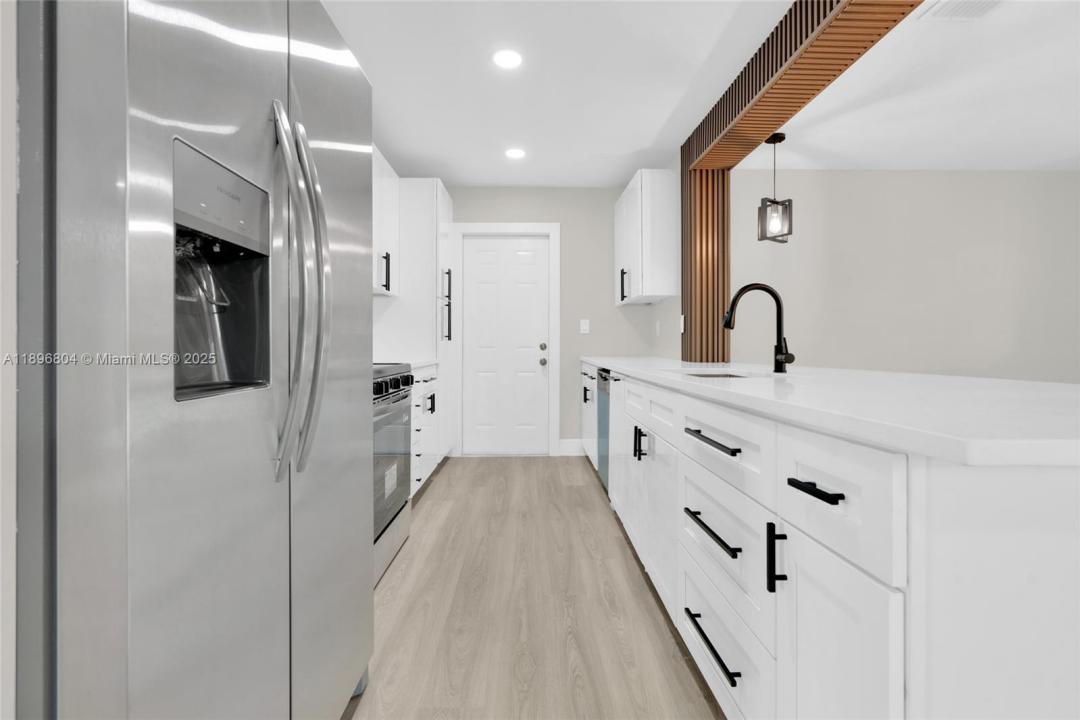 462 Muskegon Ave N, Fort Myers, Florida 33905