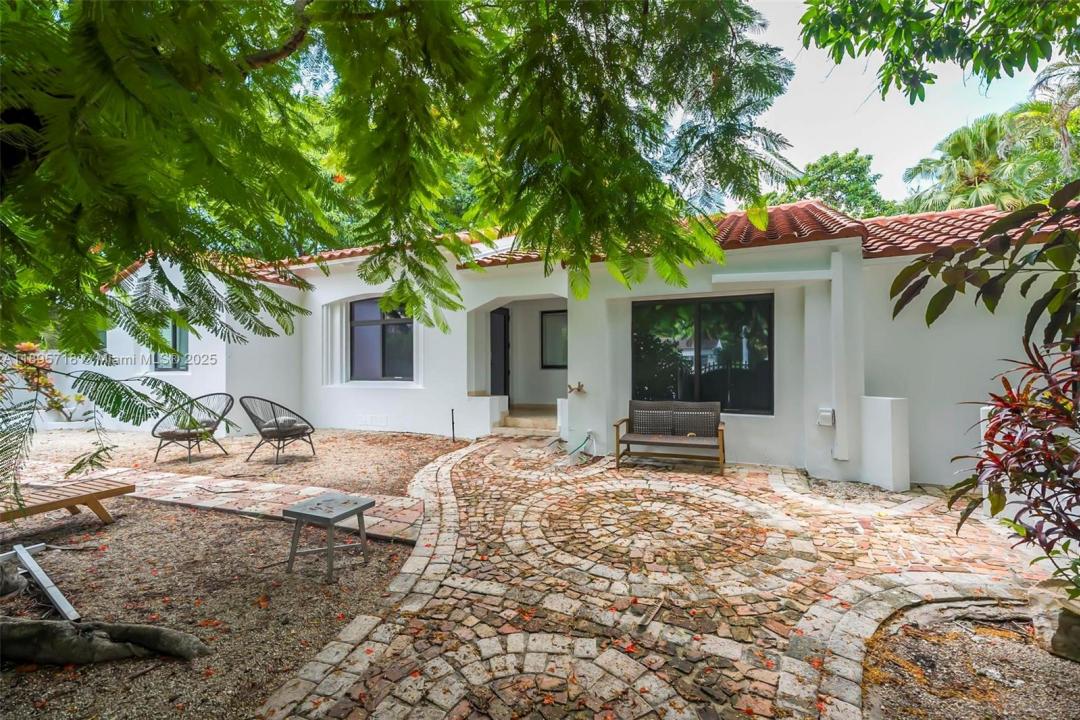 870 NE 82nd St 2, Miami, Florida 33138, Estados Unidos