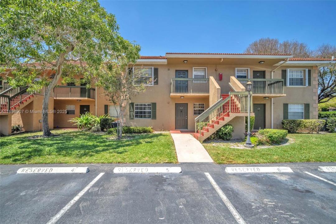 10457 NW 8th St 105, Pembroke Pines, Flórida 33026, Estados Unidos