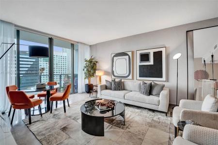 88 SW 7th St 1408, Miami, Florida 33130, USA
