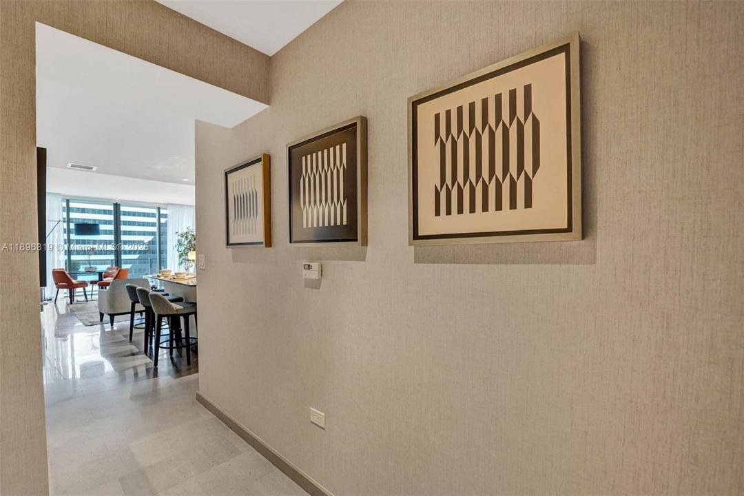 88 SW 7th St 1408, Miami, Florida 33130, Estados Unidos