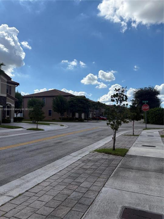 3383 W 90th St 3383, Hialeah, Floryda 33018, USA