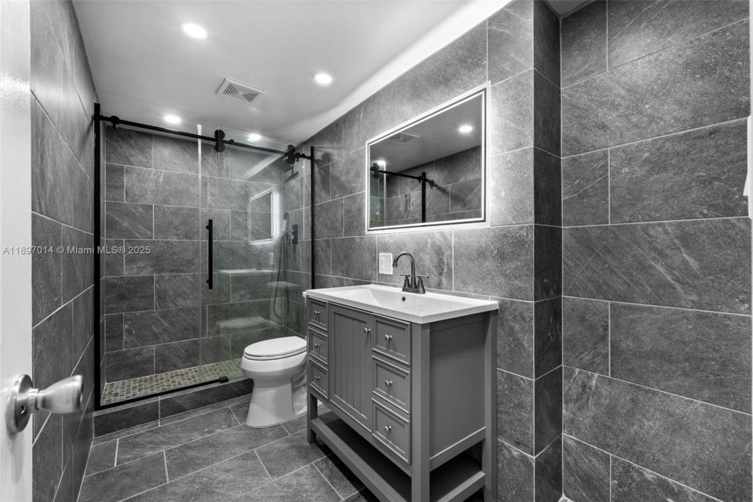 401 Golden Isles Dr 304, Hallandale Beach, 佛羅里達州 33009, 美國