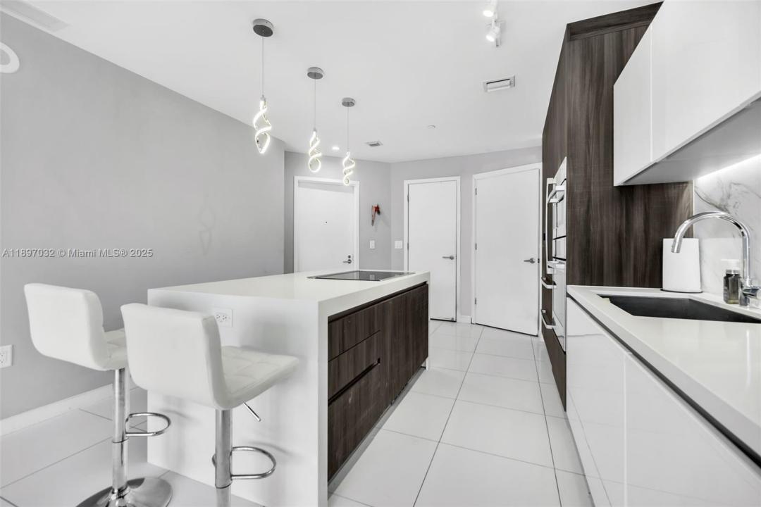 851 NE 1st Ave 806, Miami, Florida 33132, Estados Unidos