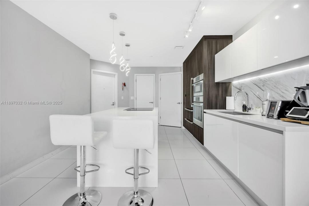 851 NE 1st Ave 806, Miami, Florida 33132, Estados Unidos