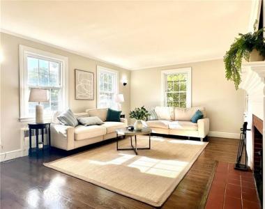 426 Metacom Avenue 1, Bristol, Rhode Island 02809, HOA KỲ