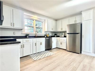 426 Metacom Avenue 1, Bristol, Rhode Island 02809, HOA KỲ
