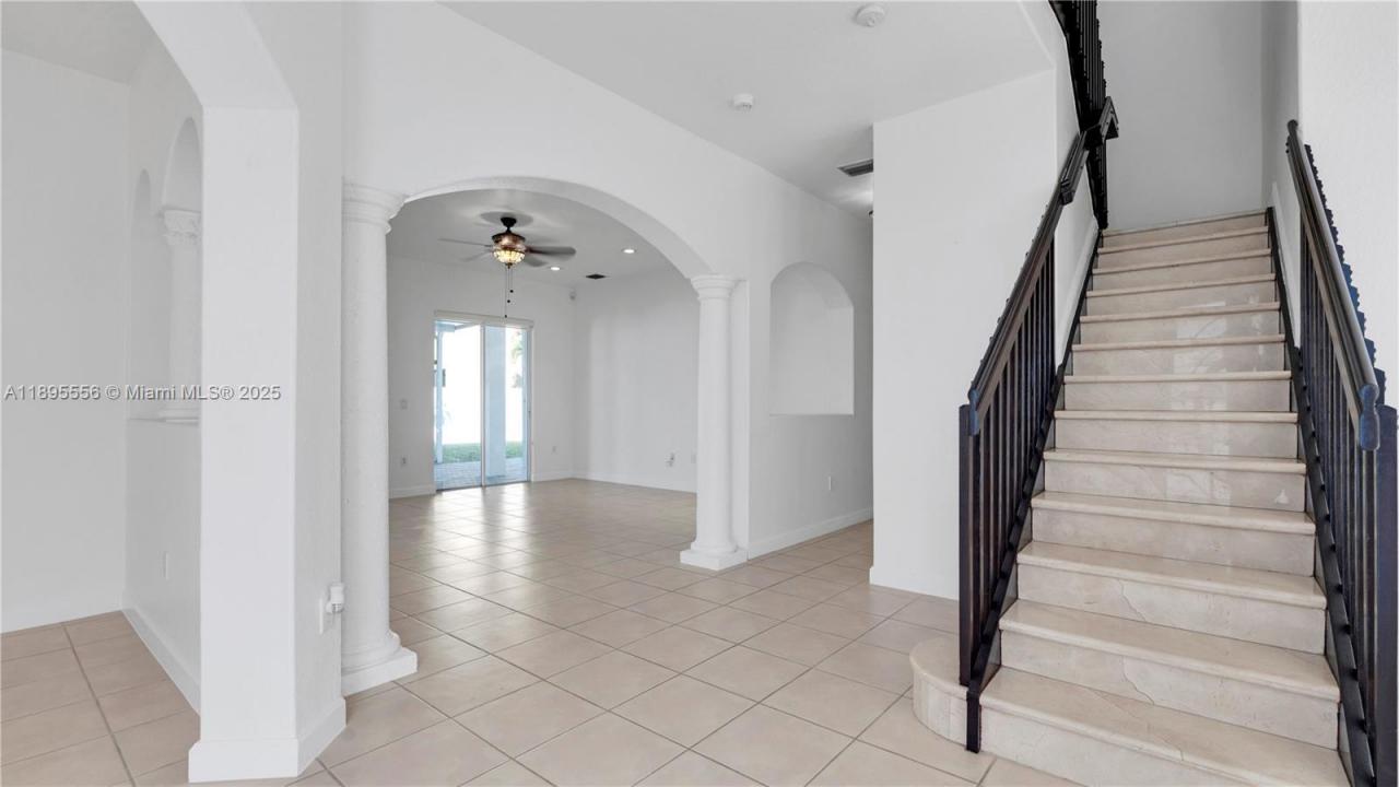 17994 NW 87th Pl, Hialeah, Florida 33018