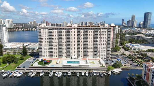 250 174th St 1211, Sunny Isles Beach, Florida 33160, USA