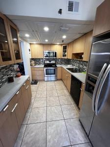 17890 W Dixie Hwy 421 Hwy 421, North Miami Beach, Florida 33160, USA