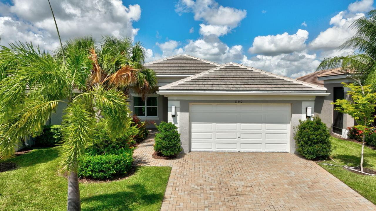 11650 SW Moon River Way, Port Saint Lucie, Florida 34987