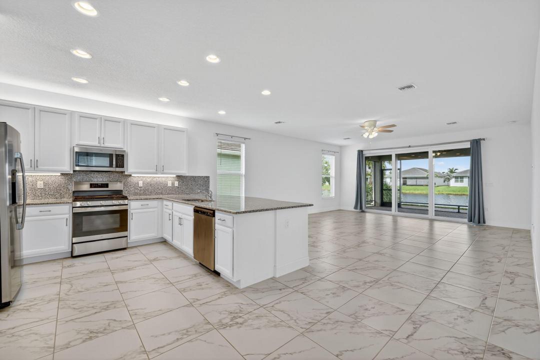11650 SW Moon River Way, Port Saint Lucie, Florida 34987