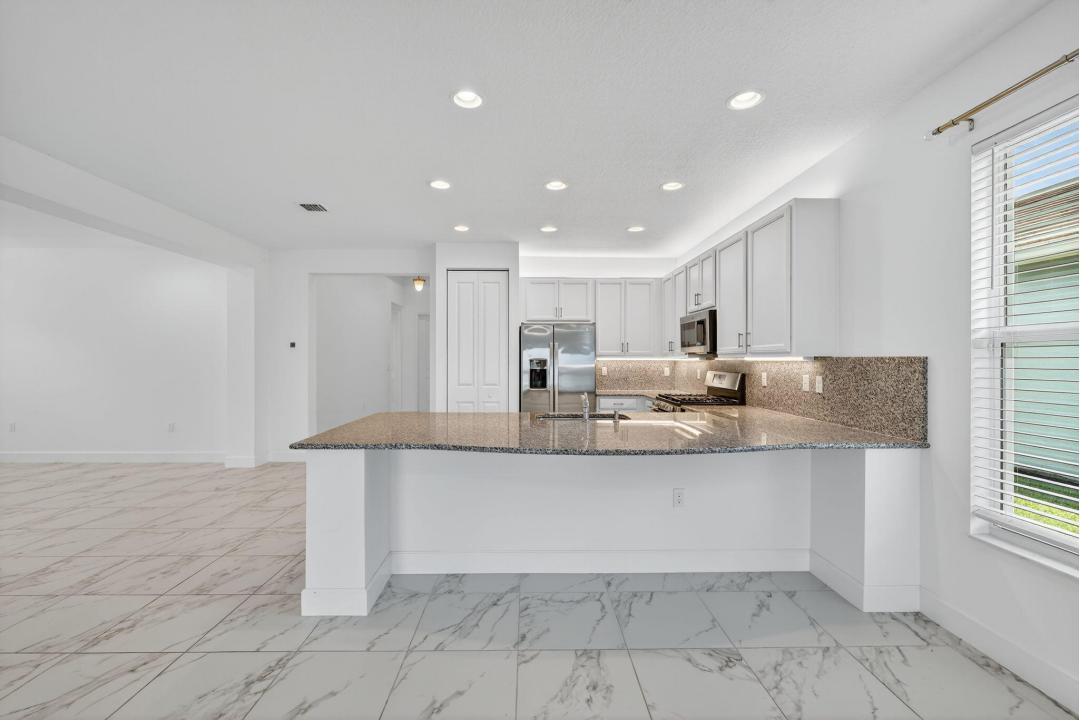 11650 SW Moon River Way, Port Saint Lucie, Florida 34987