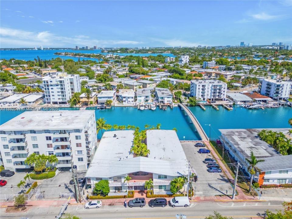 8040 Tatum Waterway Dr 3, Miami Beach, Florida 33141, Estados Unidos