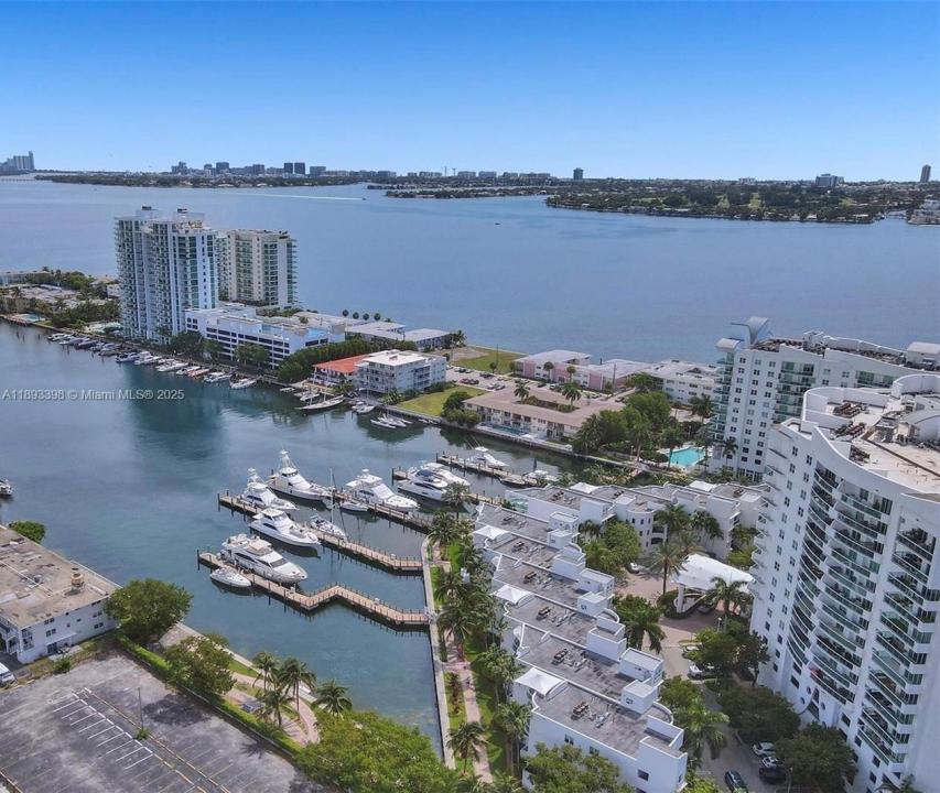 7918 Harbor Island Dr 311, North Bay Village, Florida 33141, USA