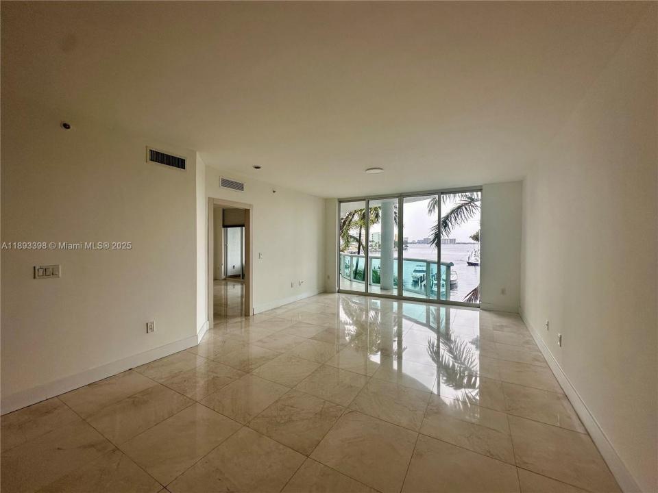 7918 Harbor Island Dr 311, North Bay Village, Florida 33141, USA