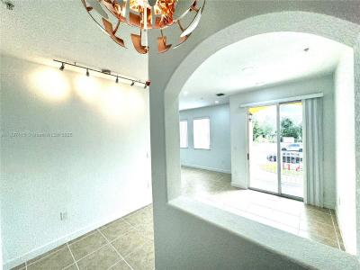 10012 NW 7th St 208, Miami, Florida 33172, USA
