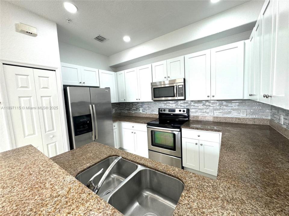 10012 NW 7th St 208, Miami, Florida 33172, Amerika Birleşik Devletleri