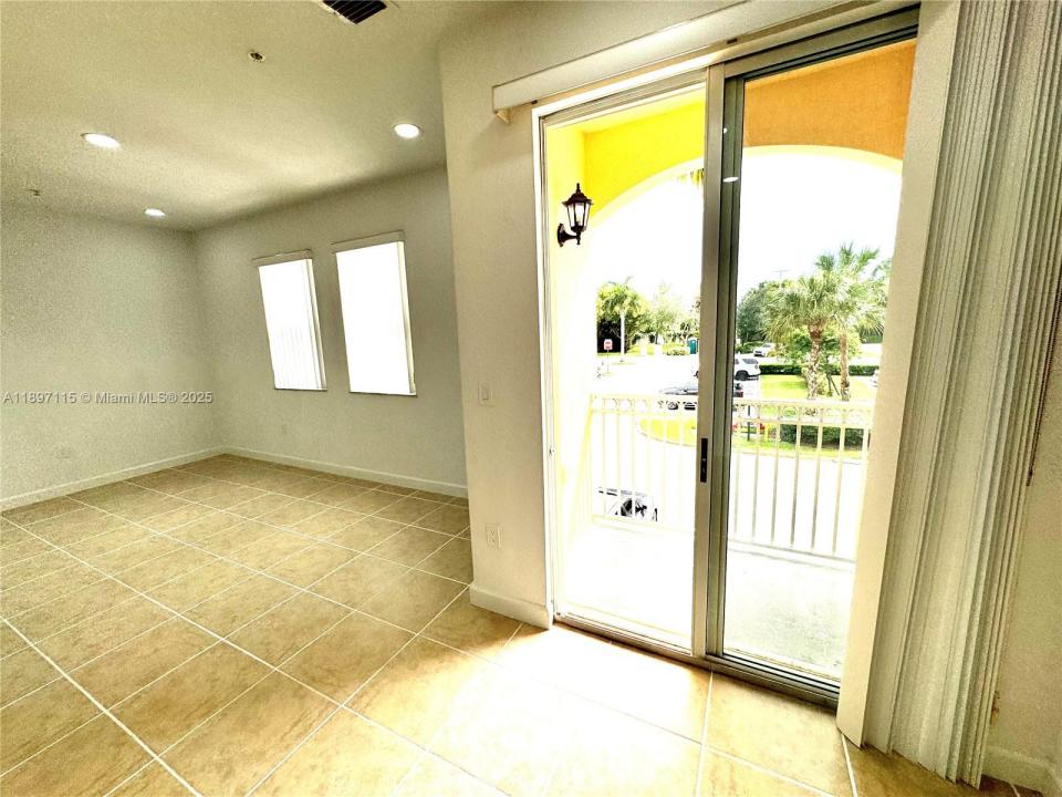 10012 NW 7th St 208, Miami, Florida 33172, Amerika Birleşik Devletleri