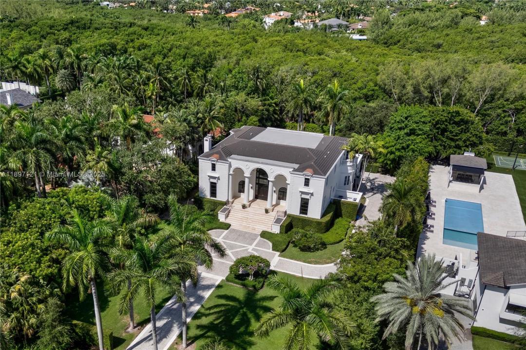 26 Tahiti Beach Island Rd, Coral Gables, Florida 33143
