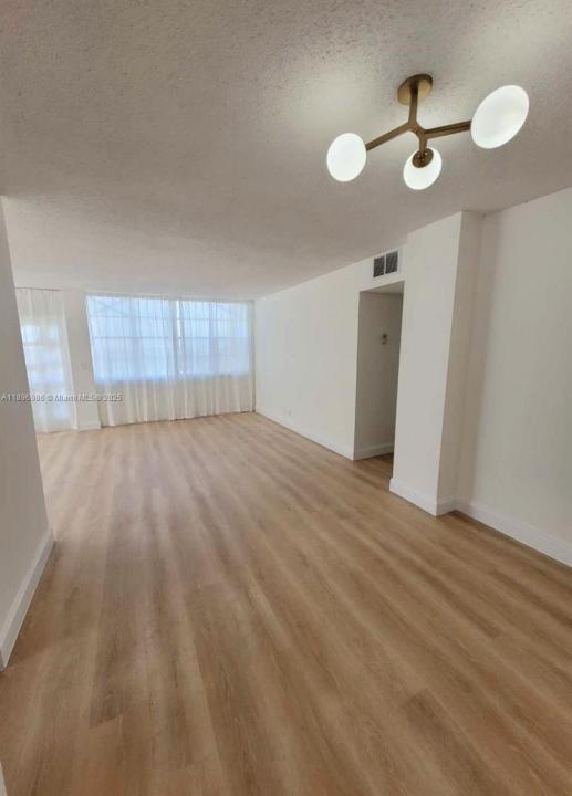 2025 NE 164th St 816, North Miami Beach, Florida 33162, USA