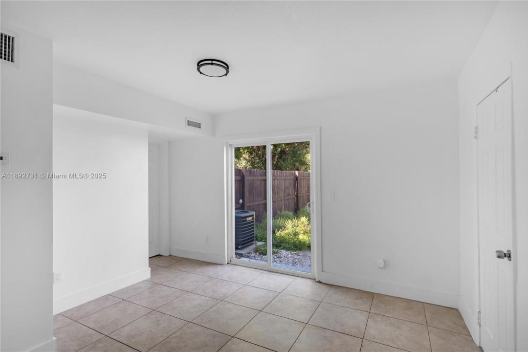 4111 SW 33rd St B, West Park, Florida 33023, Amerika Birleşik Devletleri