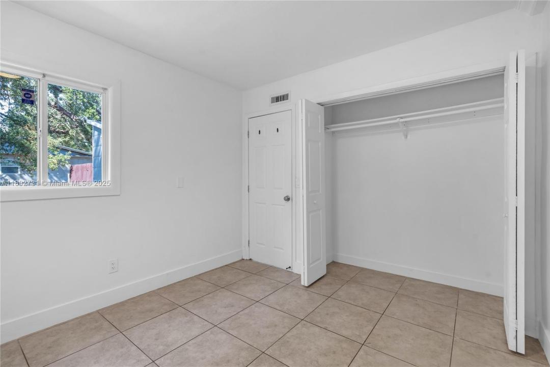 4111 SW 33rd St B, West Park, Florida 33023, Amerika Birleşik Devletleri
