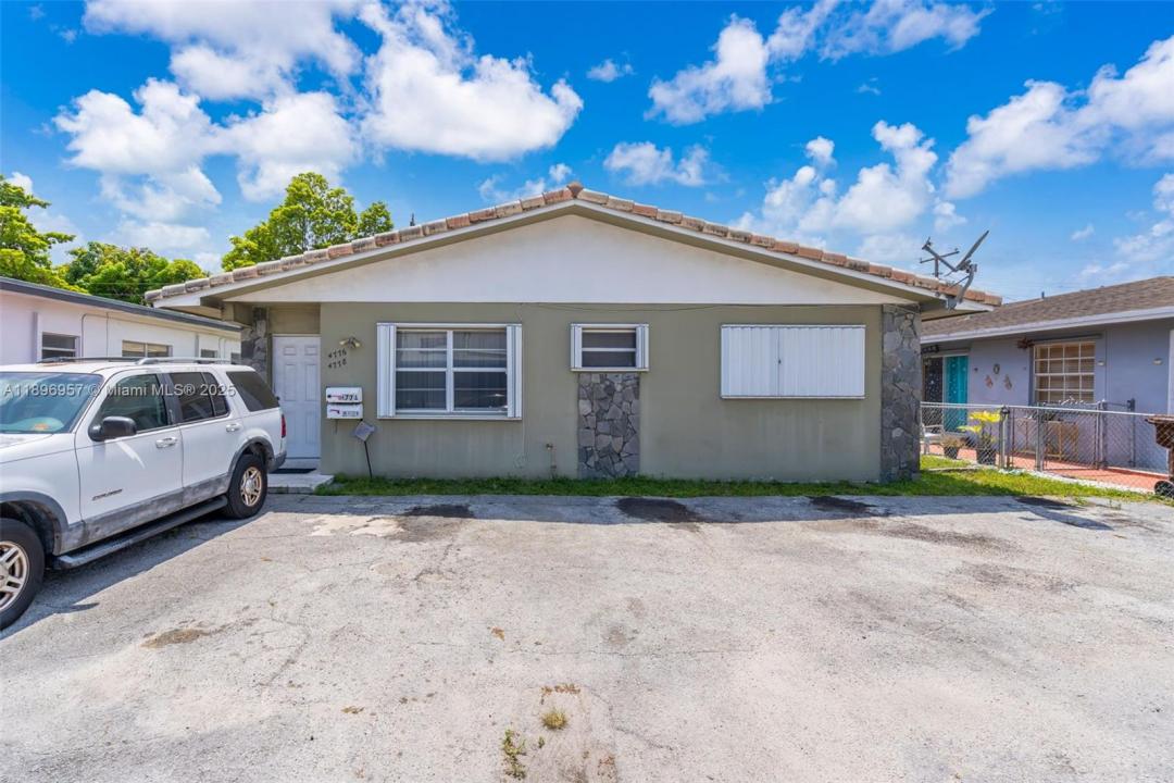 4776 E 10th Ave 4778, Hialeah, Florida 33013, Estados Unidos