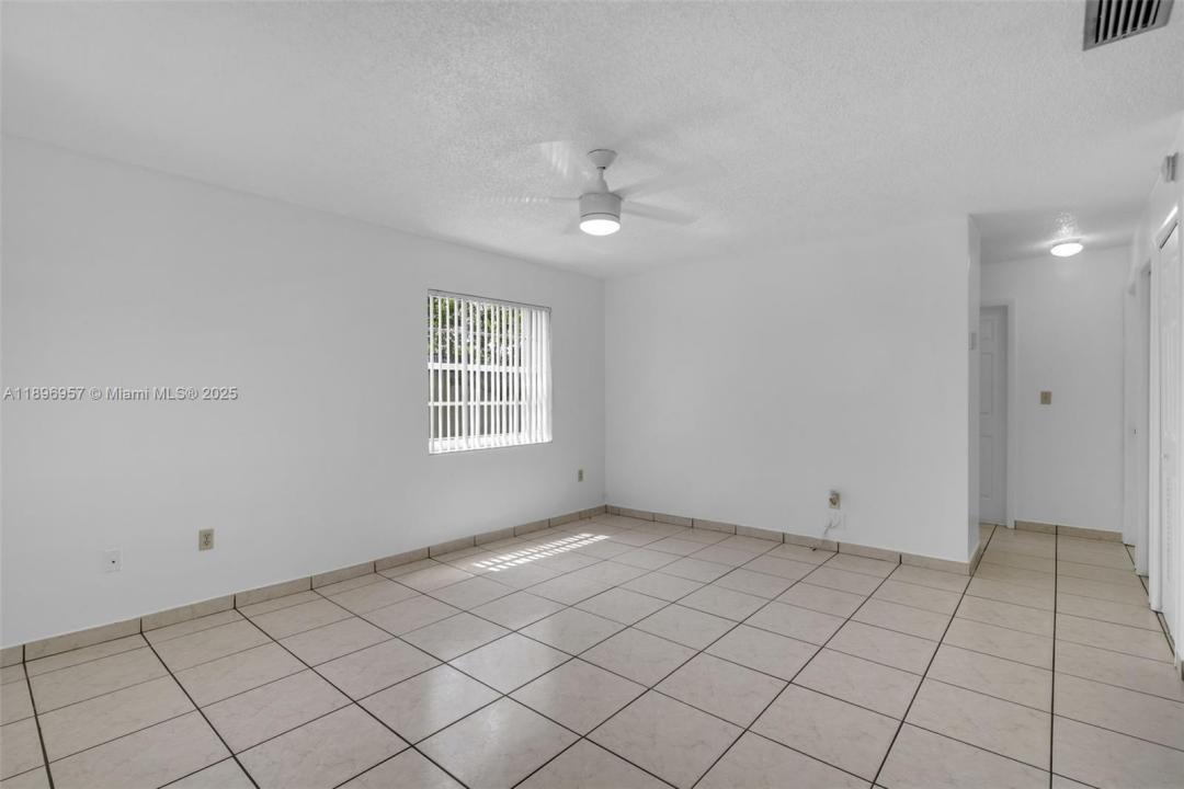 4776 E 10th Ave 4778, Hialeah, Florida 33013, Estados Unidos