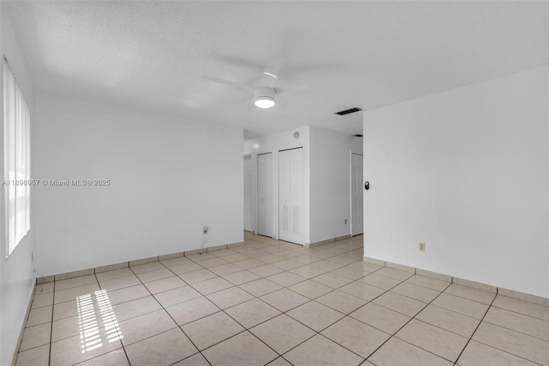 4776 E 10th Ave 4778, Hialeah, Florida 33013, Estados Unidos
