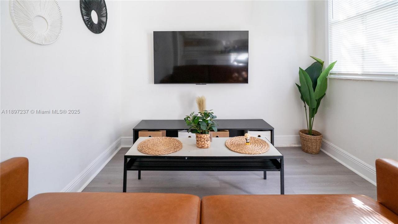 1177 NW 30th St, Miami, Florida 33127, HOA KỲ