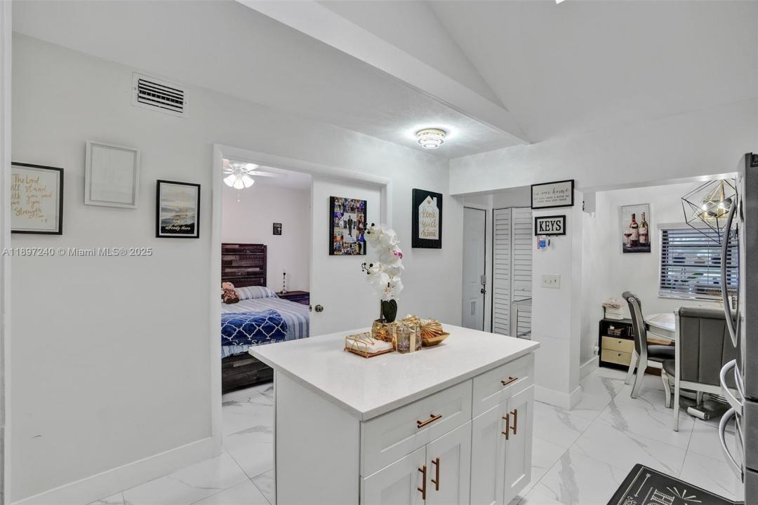 7780 NW 79th Ave F6, Tamarac, Флорида 33321, Соединенные Штаты