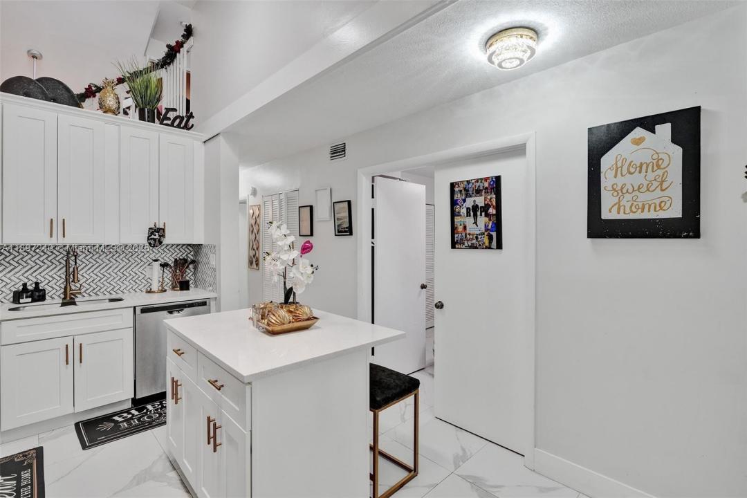 7780 NW 79th Ave F6, Tamarac, Флорида 33321, Соединенные Штаты
