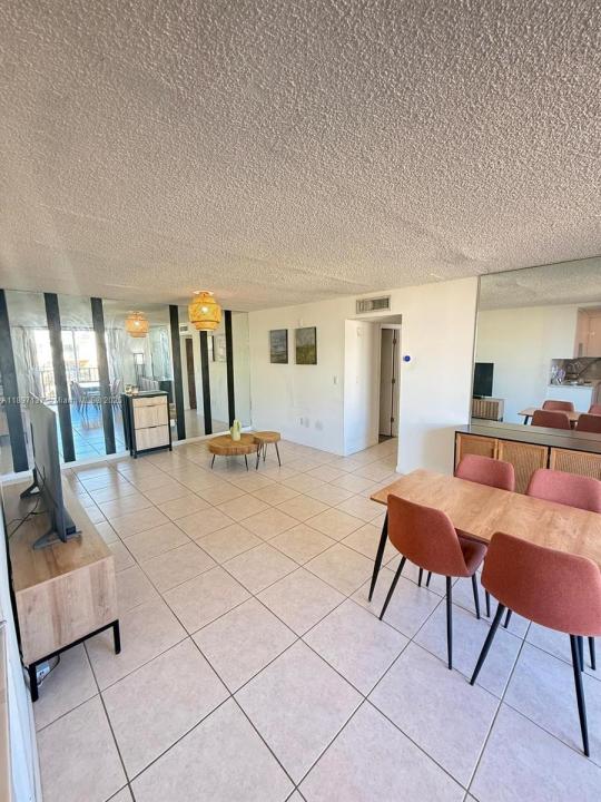 9350 Fontainebleau Blvd 401, Miami, Florida 33172, USA