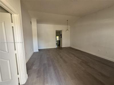 18942 NW 86th Ct 4106, Hialeah, Florida 33015, USA