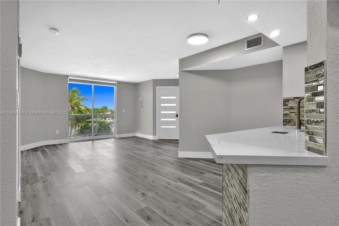 5880 Collins Ave 403, Miami Beach, Florida 33140, HOA KỲ