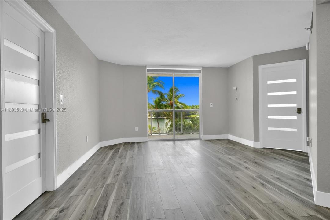 5880 Collins Ave 403, Miami Beach, Florida 33140, HOA KỲ