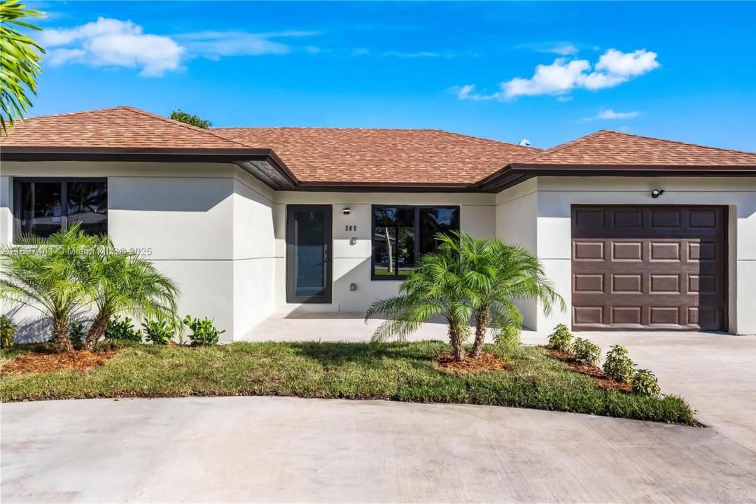 205 SE 3rd St, Dania Beach, Florida 33004
