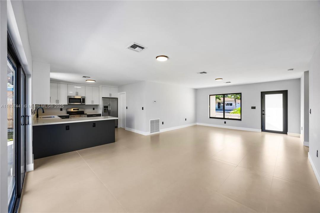 205 SE 3rd St, Dania Beach, Florida 33004