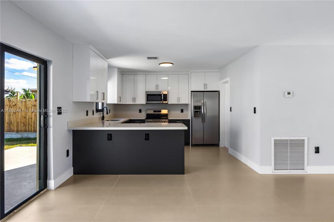 205 SE 3rd St, Dania Beach, Florida 33004