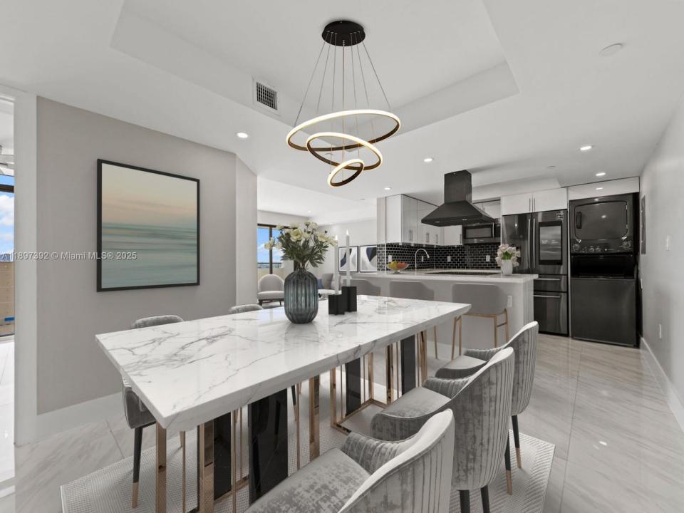 911 E Ponce De Leon Blvd 1601, Coral Gables, פלורידה 33134, ארצות הברית של אמריקה
