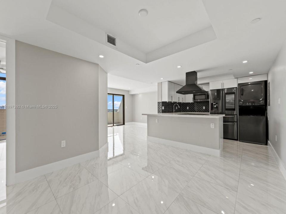 911 E Ponce De Leon Blvd 1601, Coral Gables, פלורידה 33134, ארצות הברית של אמריקה