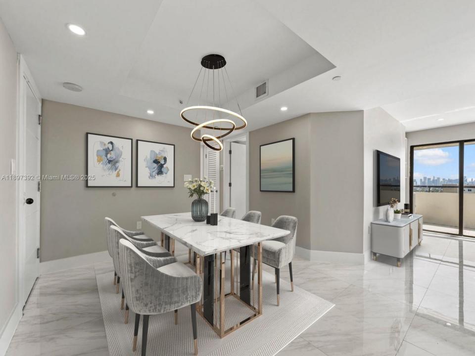 911 E Ponce De Leon Blvd 1601, Coral Gables, פלורידה 33134, ארצות הברית של אמריקה